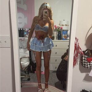 Sabrina Carpenter Halloween costume